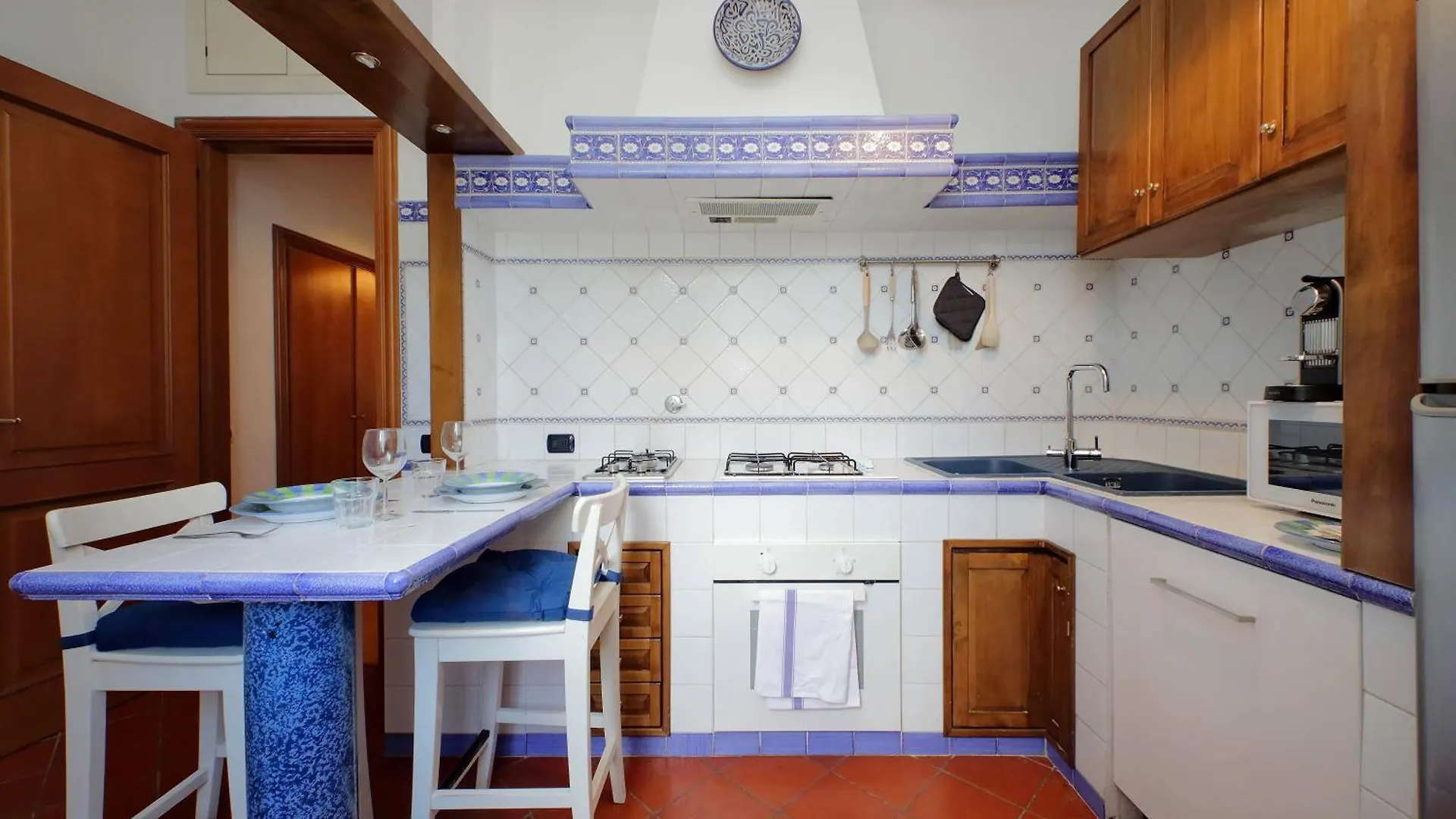 Ych-Comfortable 2 Bedrooms Flat Near Colosseum Rome 0*,  Italy